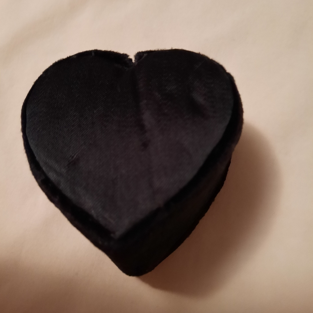 Velvet Heart Embellished Box - Picture 6 of 6